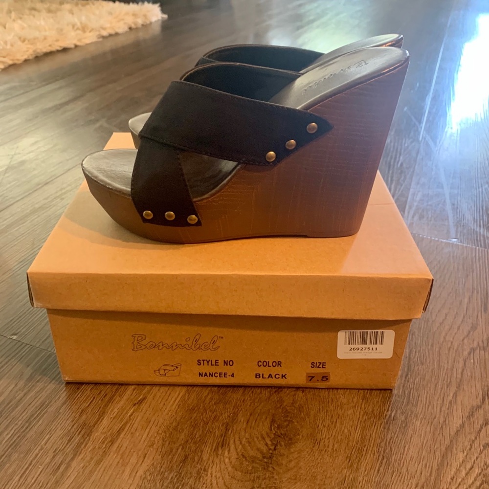 Wedges / Brand new, never worn.